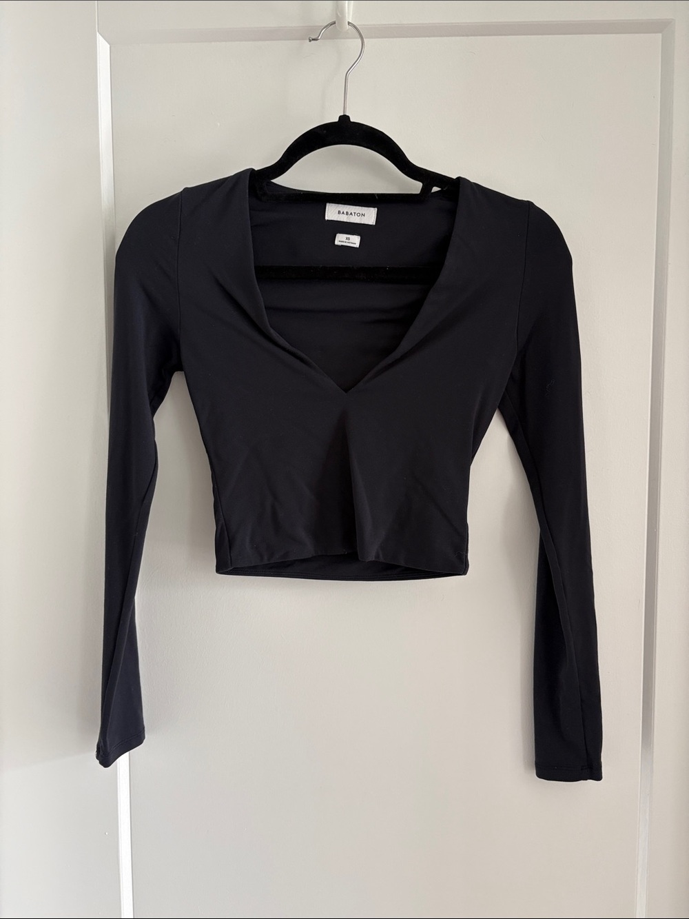 Babaton Black Long-Sleeve V-Neck Crop Top